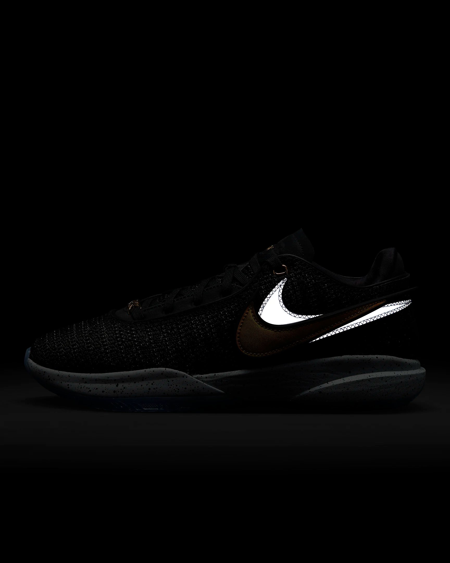 Tênis Nike LeBron 20