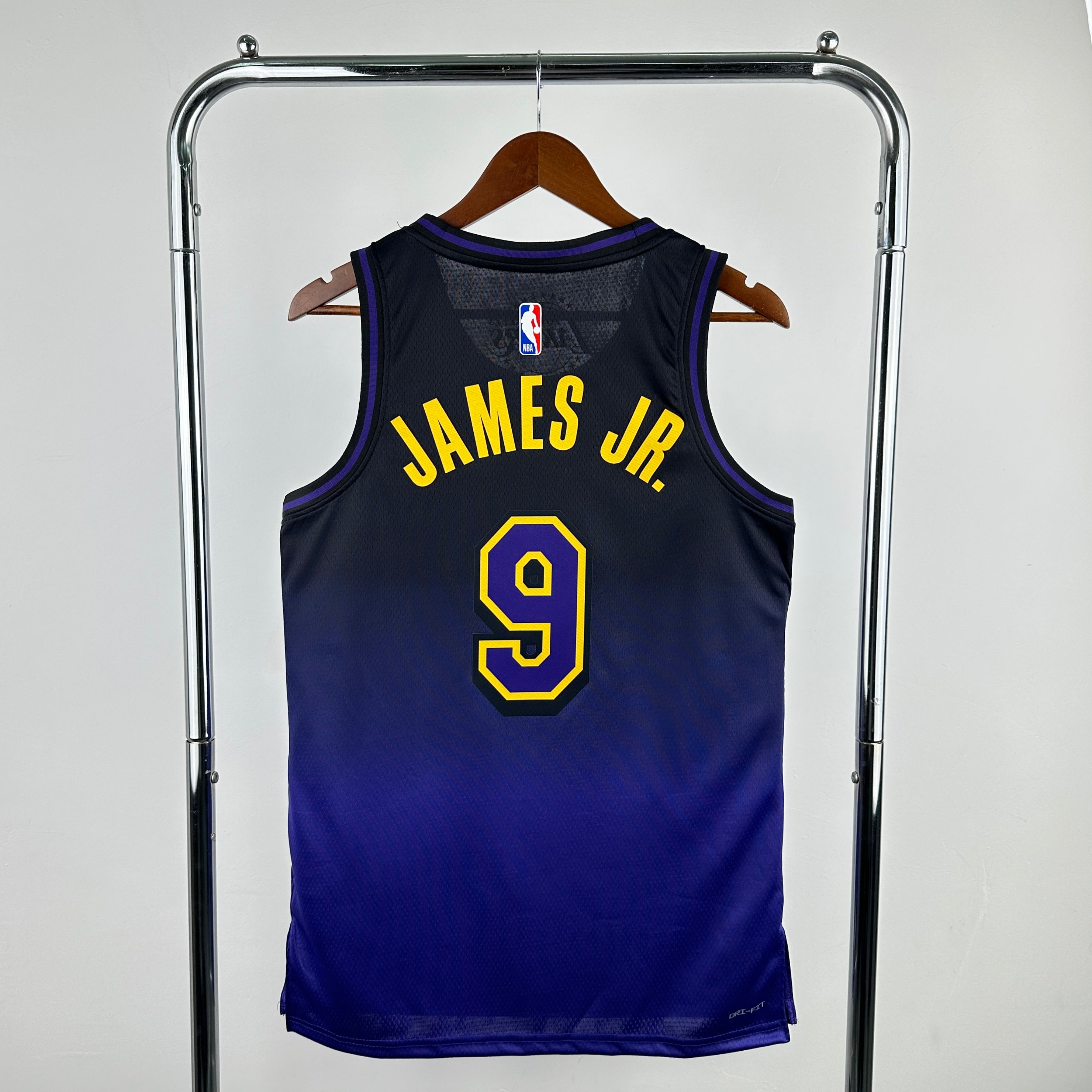 Camisa Regata NBA Swingman Nike Bronny James do Los Angeles Lakers unissex 2024/25 roxa - City Edition