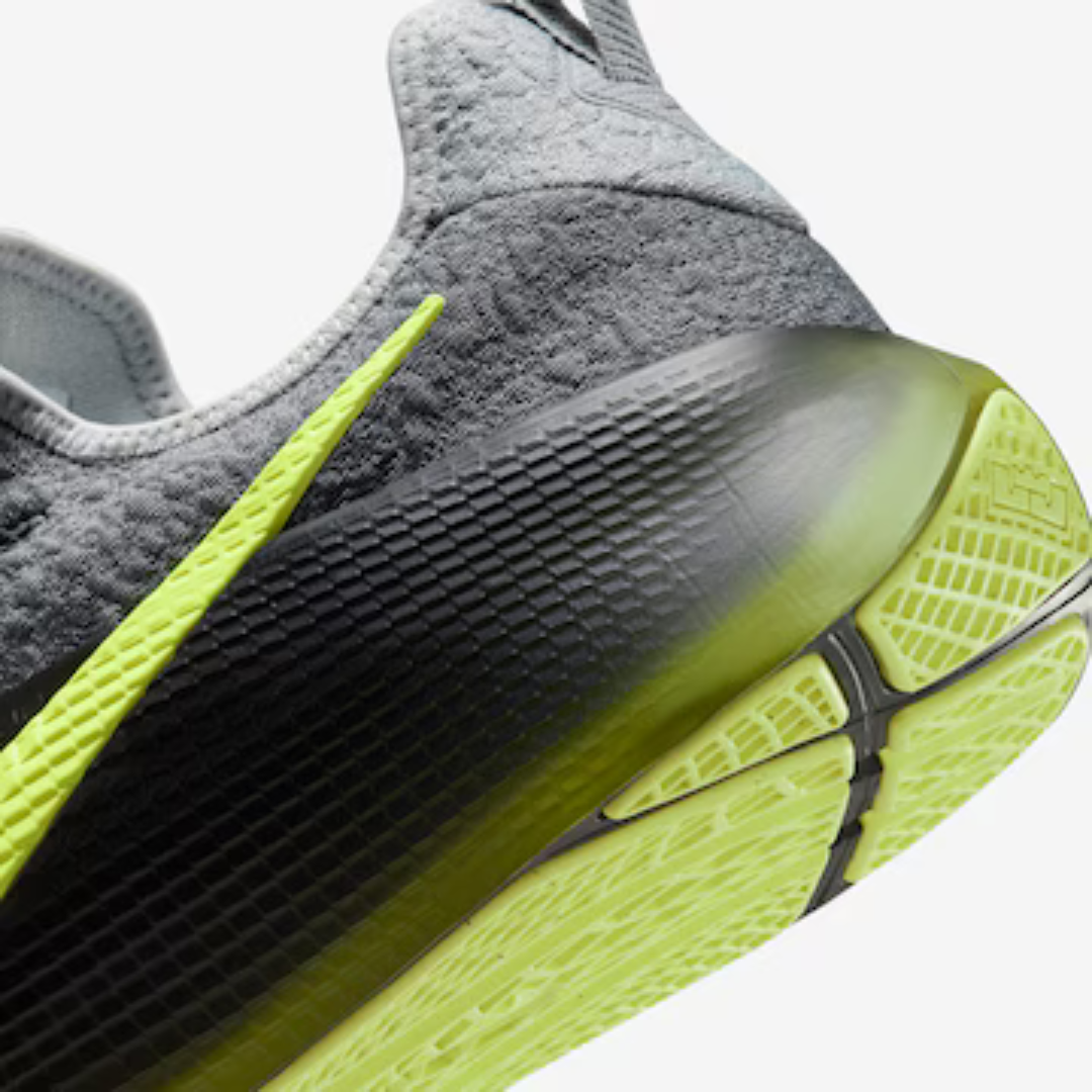 Tênis Nike Lebron TR1