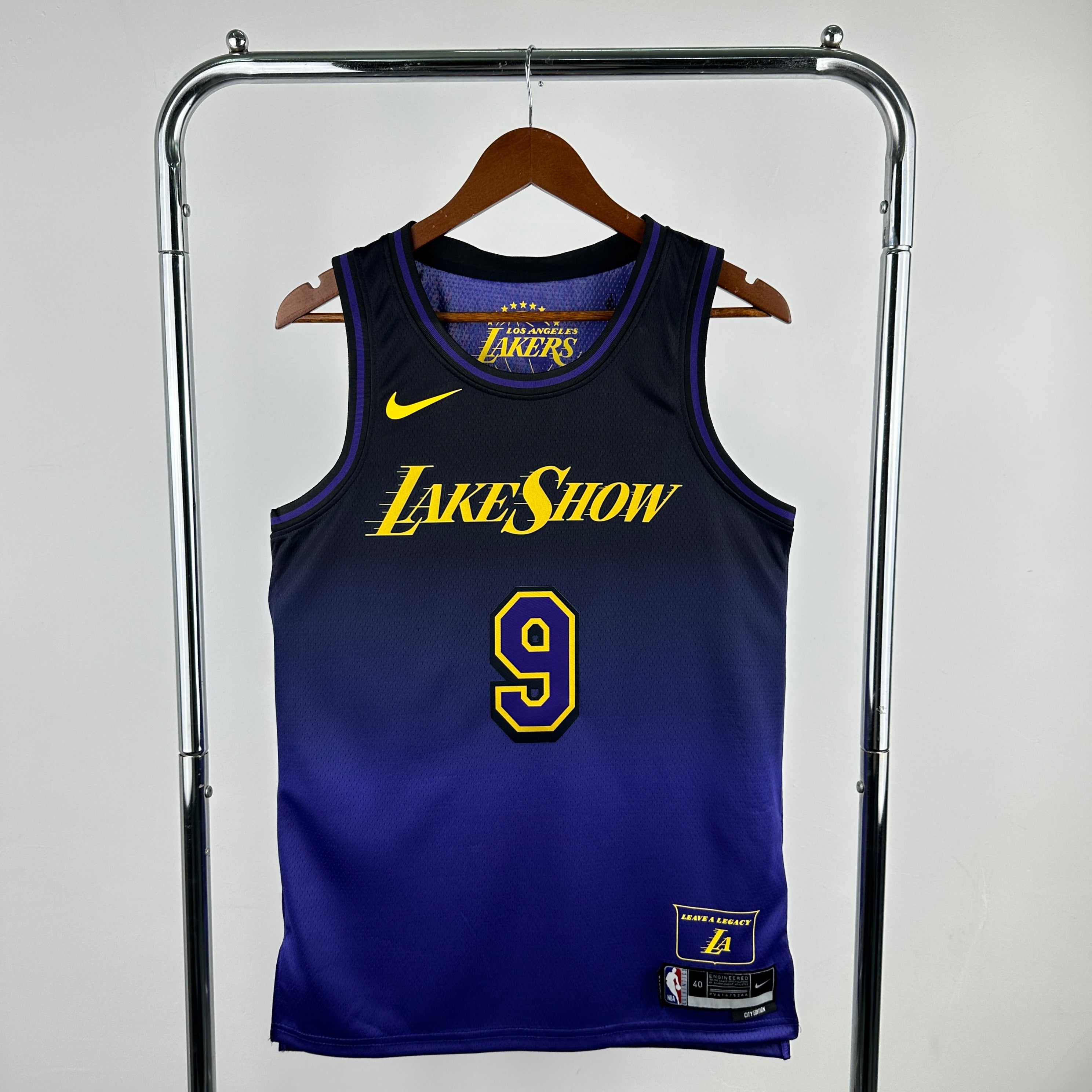 Camisa Regata NBA Swingman Nike Bronny James do Los Angeles Lakers unissex 2024/25 roxa - City Edition