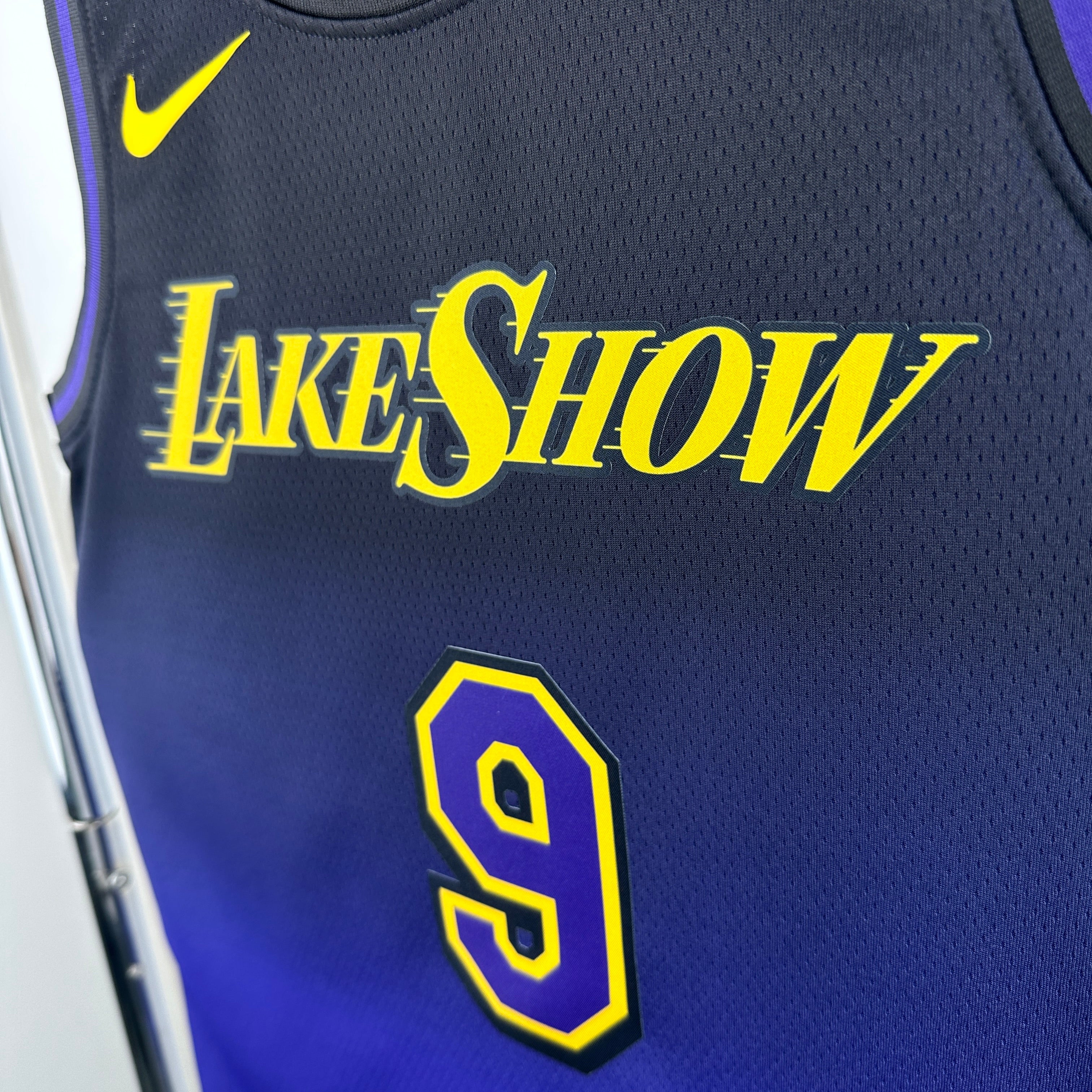 Camisa Regata NBA Swingman Nike Bronny James do Los Angeles Lakers unissex 2024/25 roxa - City Edition