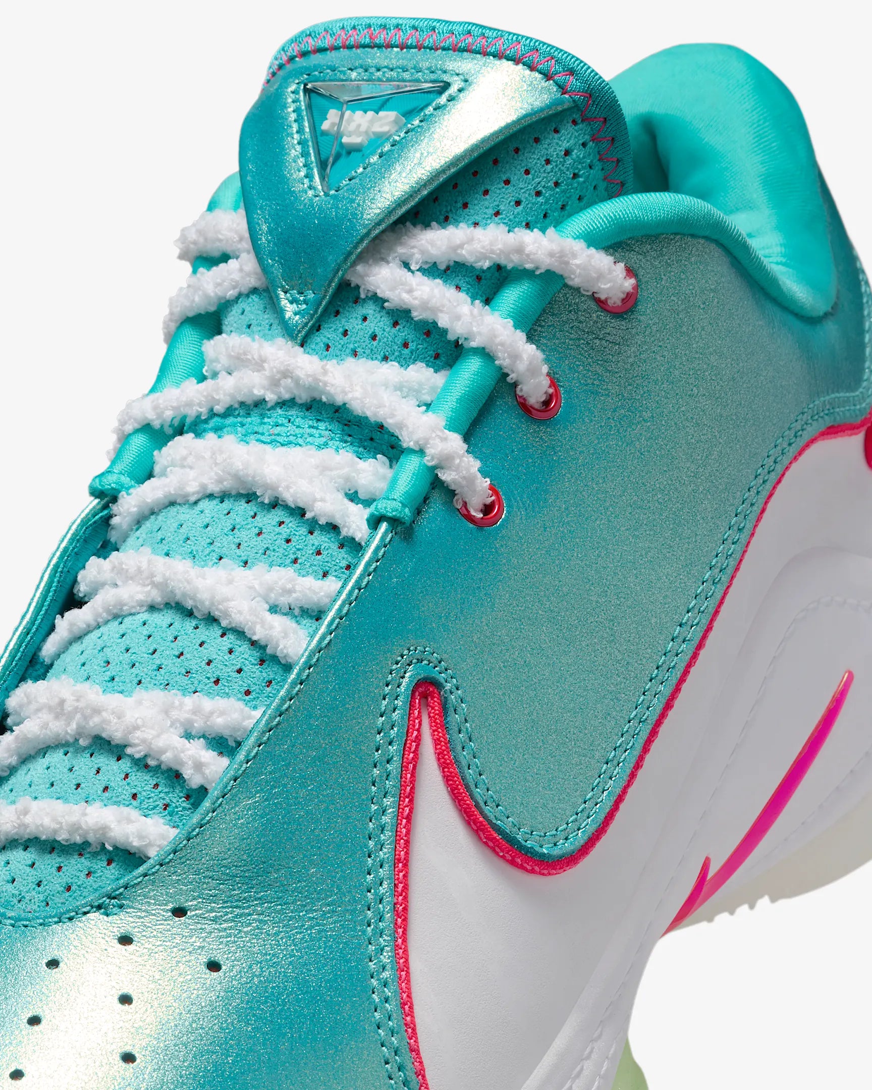 LeBron XXII "Limelight"