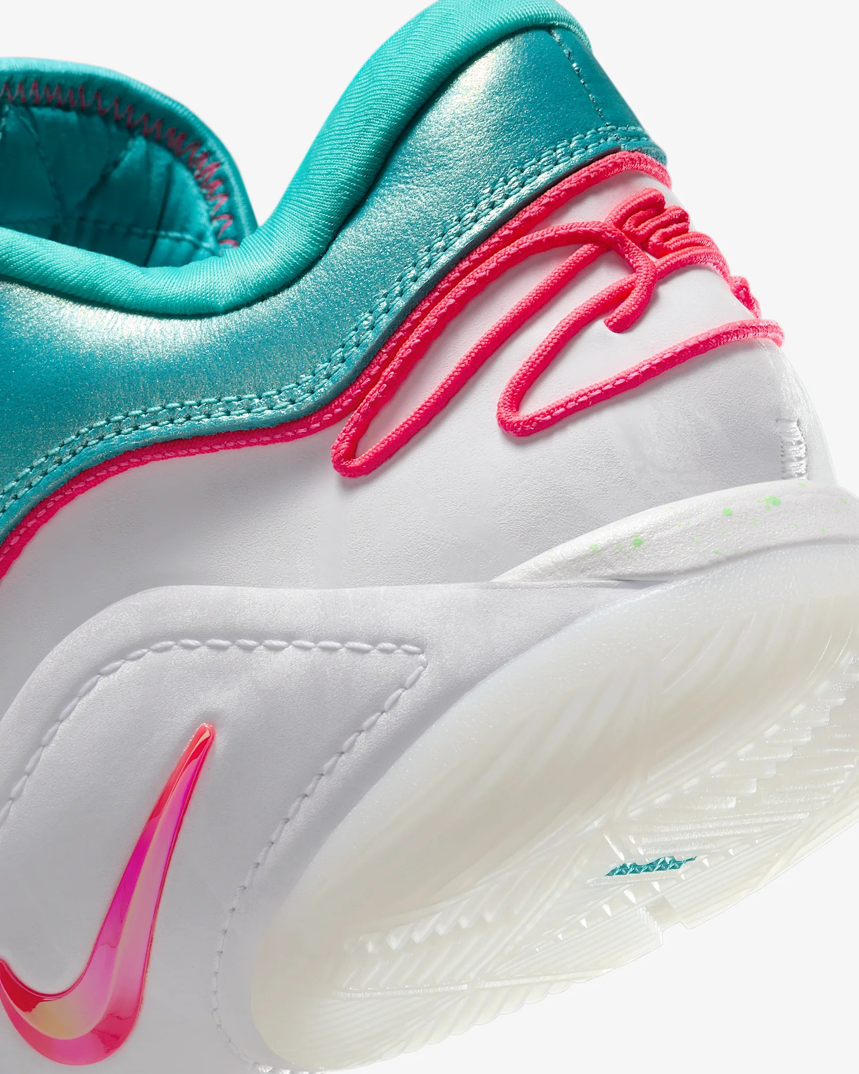 LeBron XXII "Limelight"