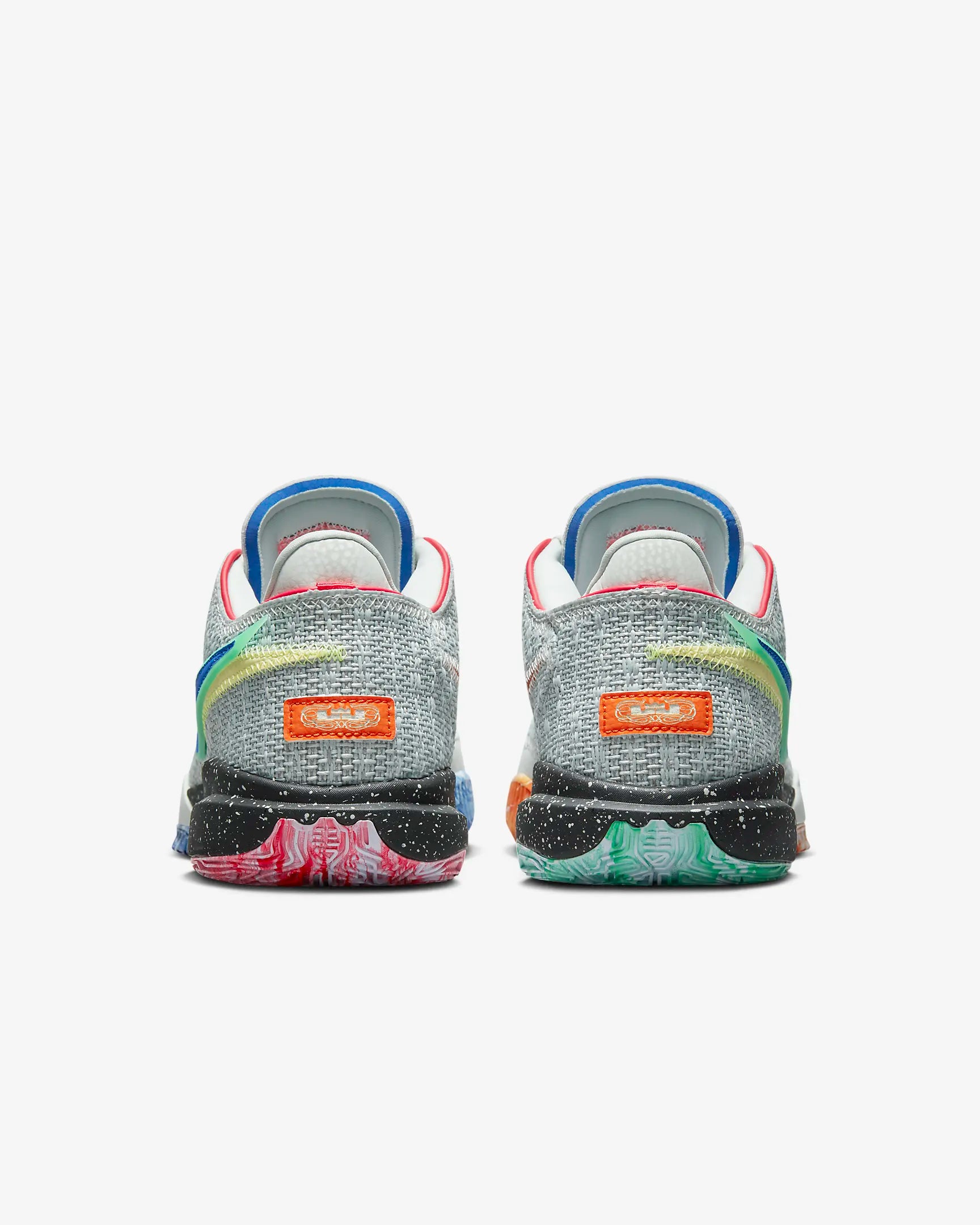 Tênis Nike LeBron 20