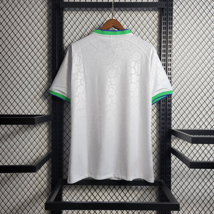 Camisa Nike Brasil 2022/23 Torcedor Masculina Branca Gola Verde Estampa Onça Pintada