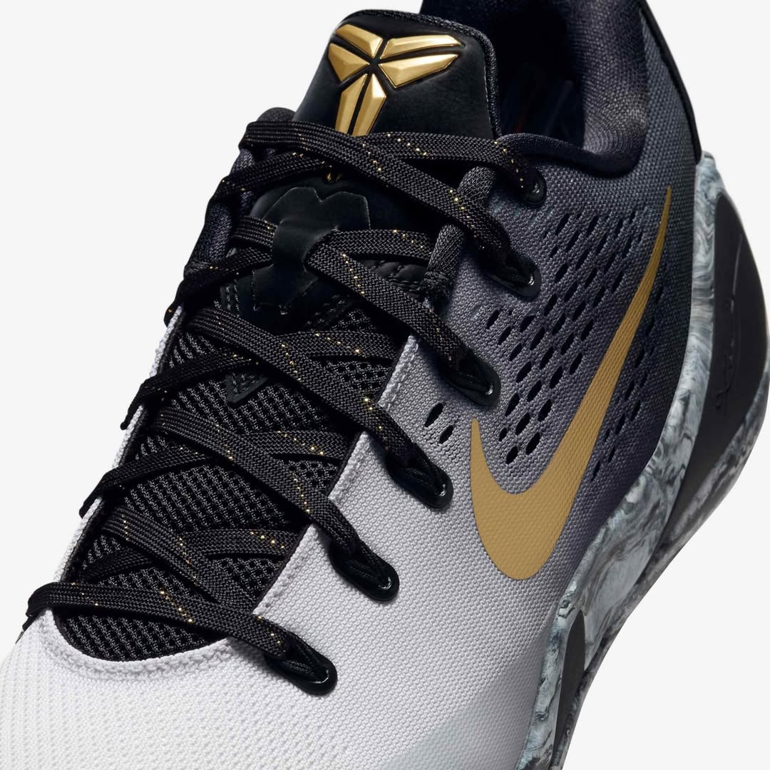 Tênis Kobe 9 Elite Low EM Protro "Black/Metallic Gold/Black"