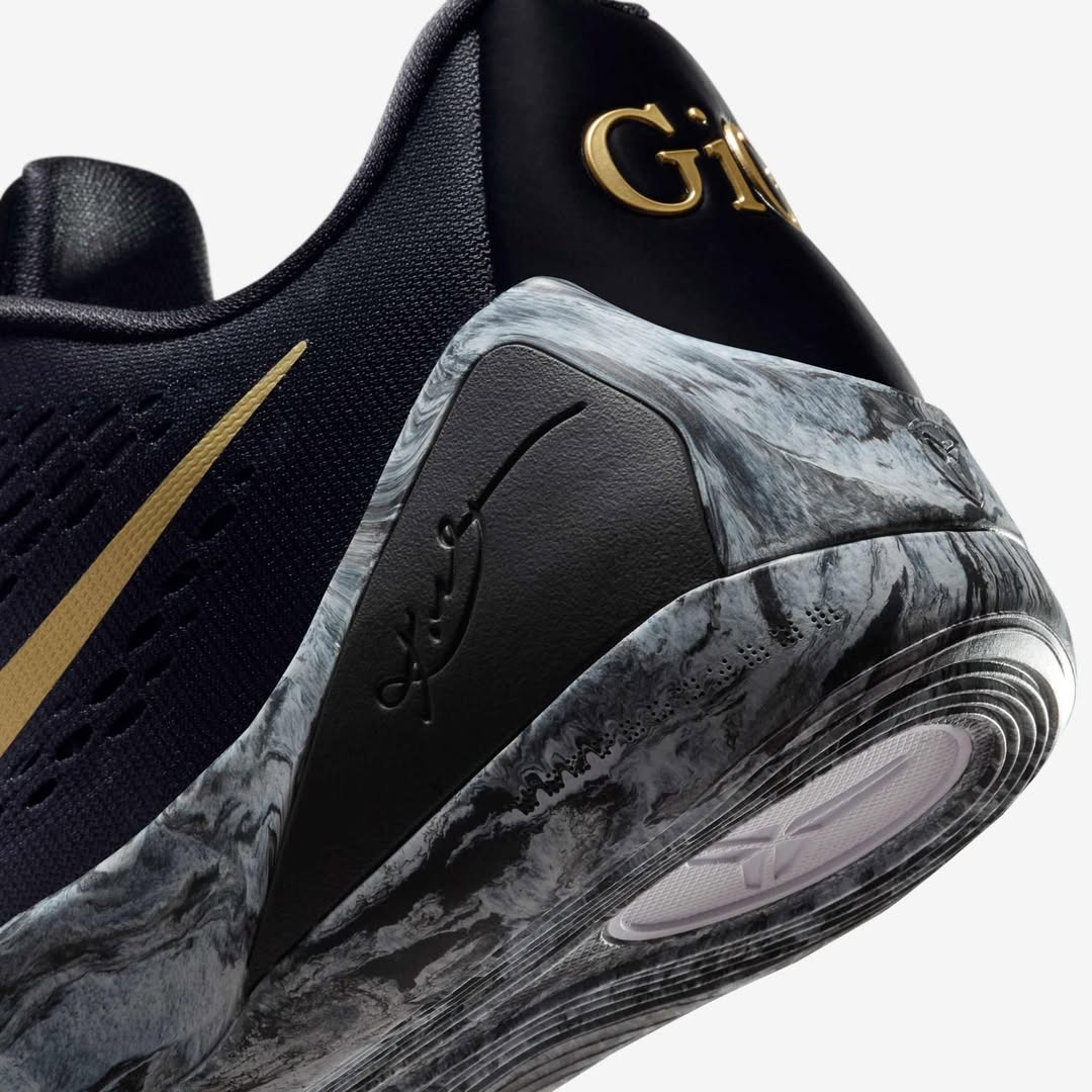 Tênis Kobe 9 Elite Low EM Protro "Black/Metallic Gold/Black"
